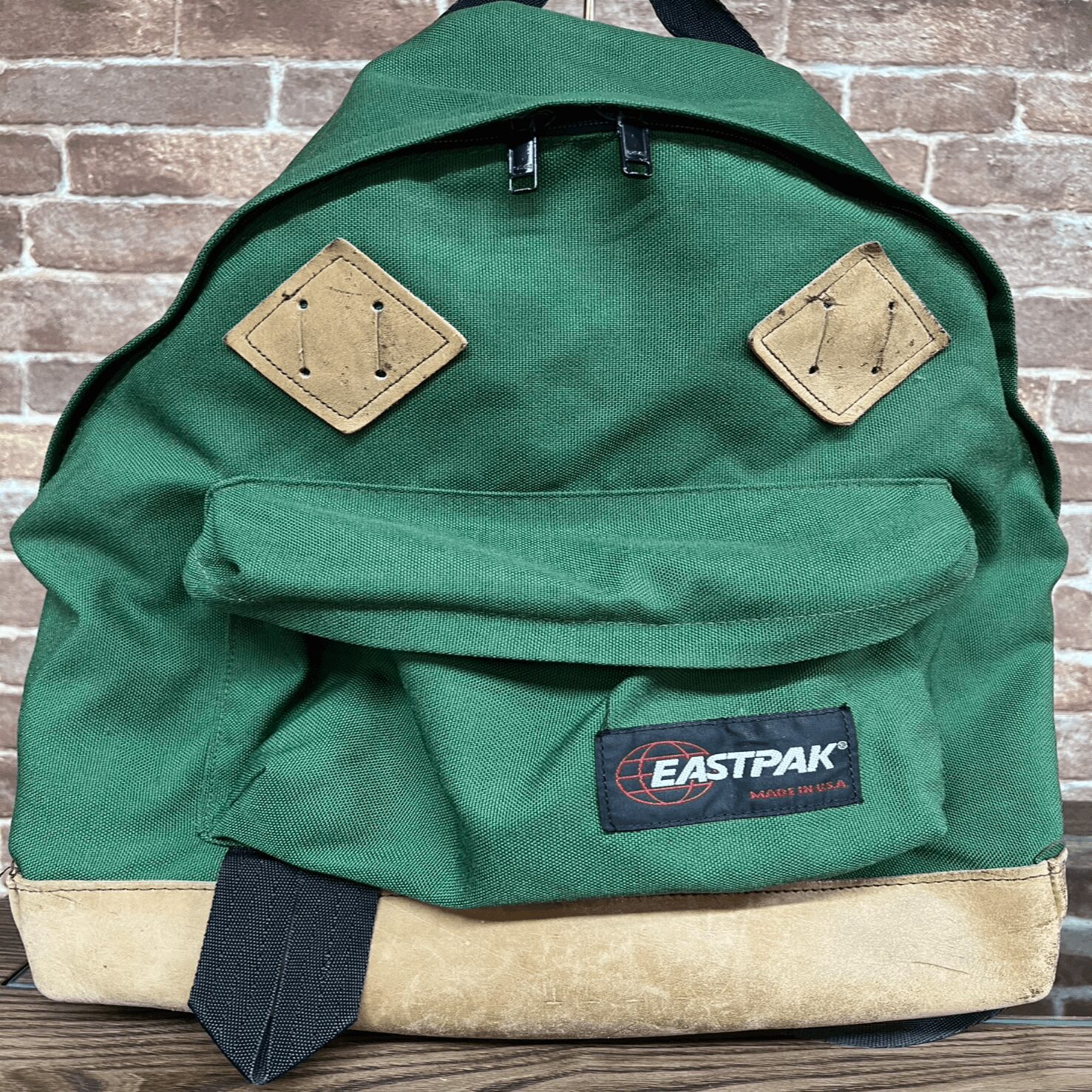 EASTPAK ダークグリーン リュック EASTPAK