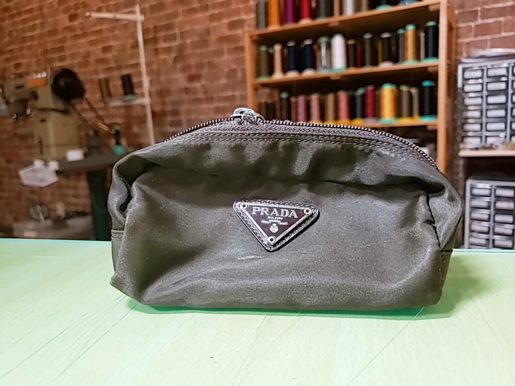 コルサ　プラダ　ポーチファスナー交換　カルテ