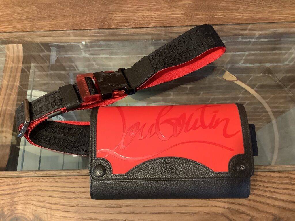 クリスチャン　ルブタン　ホック交換 2